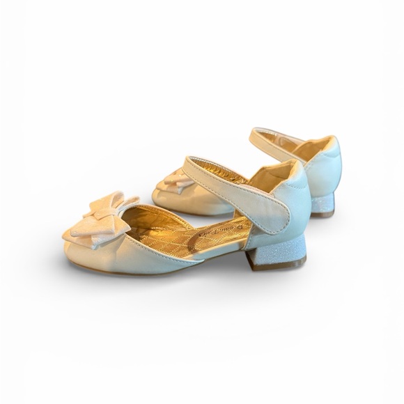 Little Girls Dress Shoes with Bow - Picture 2 of 4